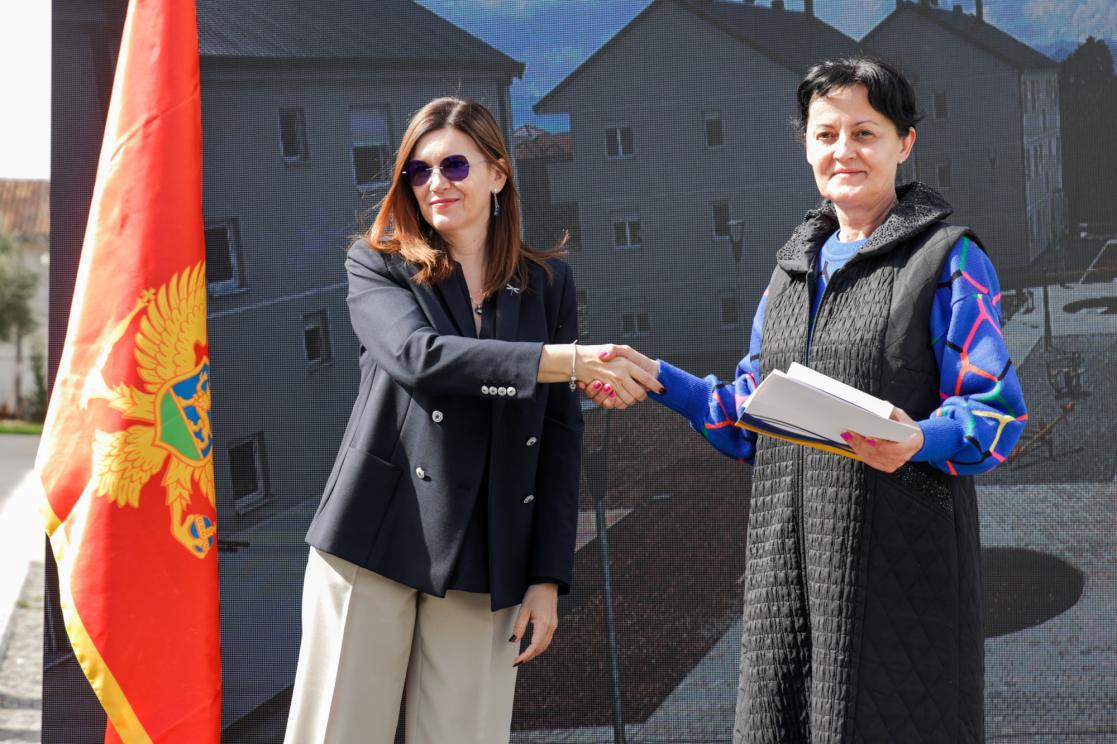 Ambassador Popa congratulating beneficiaries