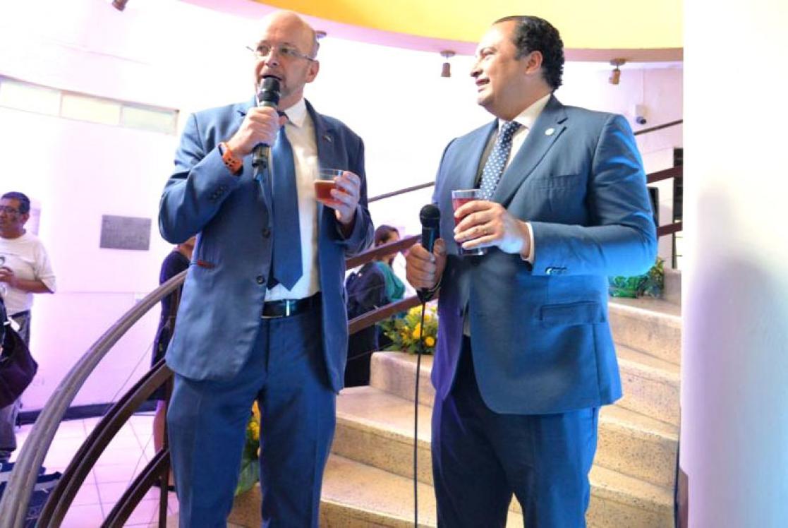 Embajador Thomas Peyker con Ministro Relaciones Exteriores Mario Búcaro