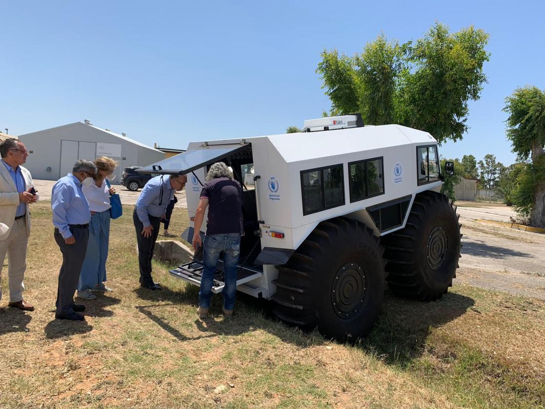 humanitarian aid vehicle field brindisi
