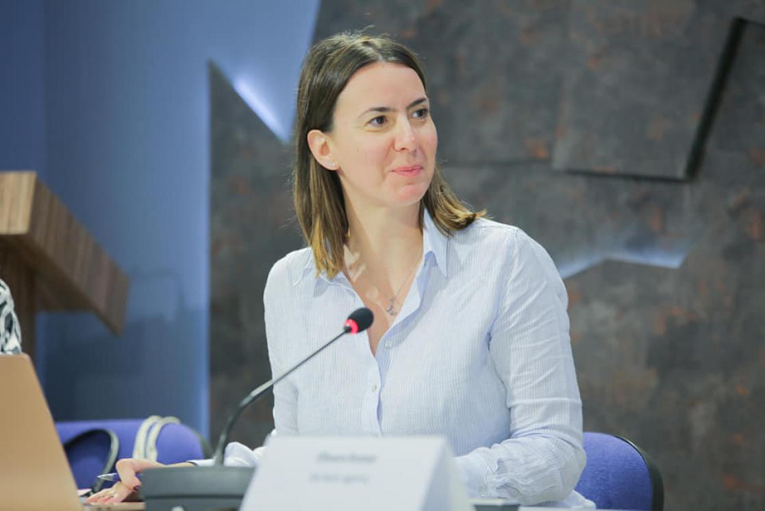 Olivera Komar from DeFacto presenting the results