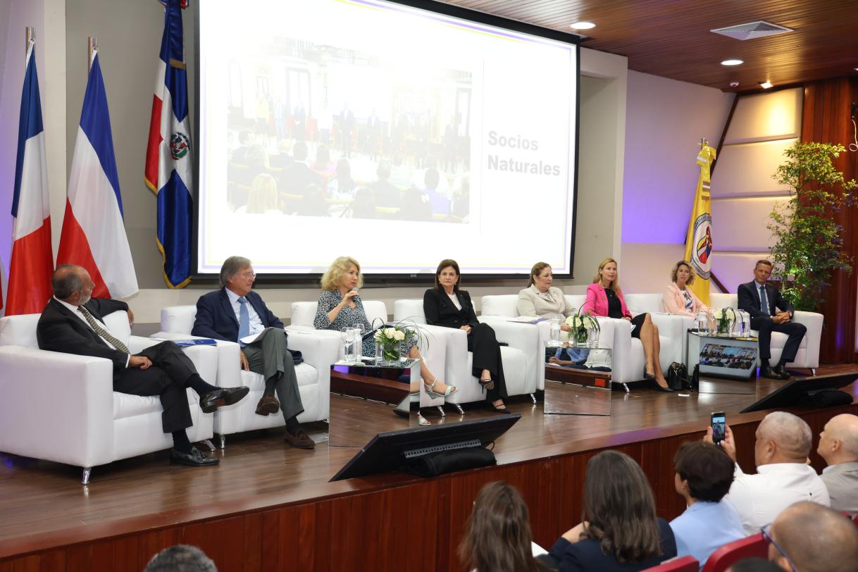Los embajadores europeos y la VP Raquel Peña conversan sobre las relaciones UE-RD