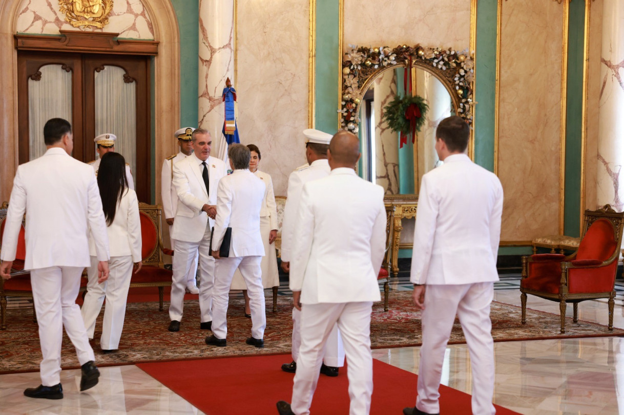 Momento de los saludos oficinales al Presidente Luis Abinader