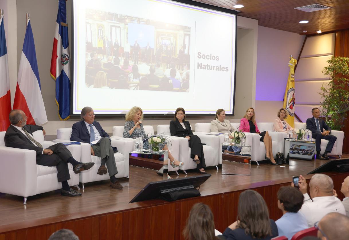 Los embajadores europeos y la VP Raquel Peña conversan sobre las relaciones UE-RD