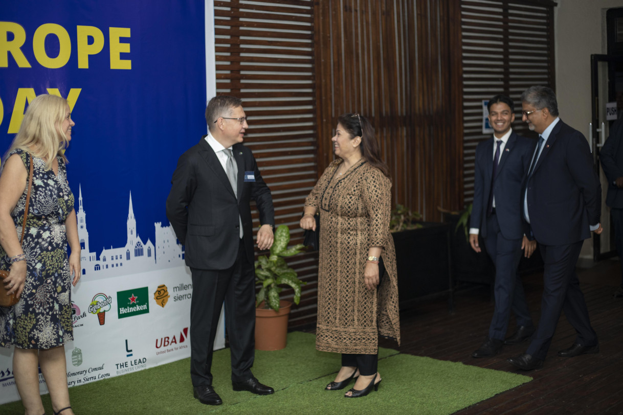 Abassador Jankowski receives the Indian Delegation