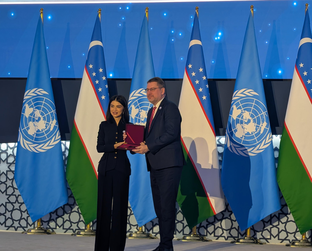 EUSR Eduards Stiprais receives the newly established state badge “For Dedicated Service in Combating
