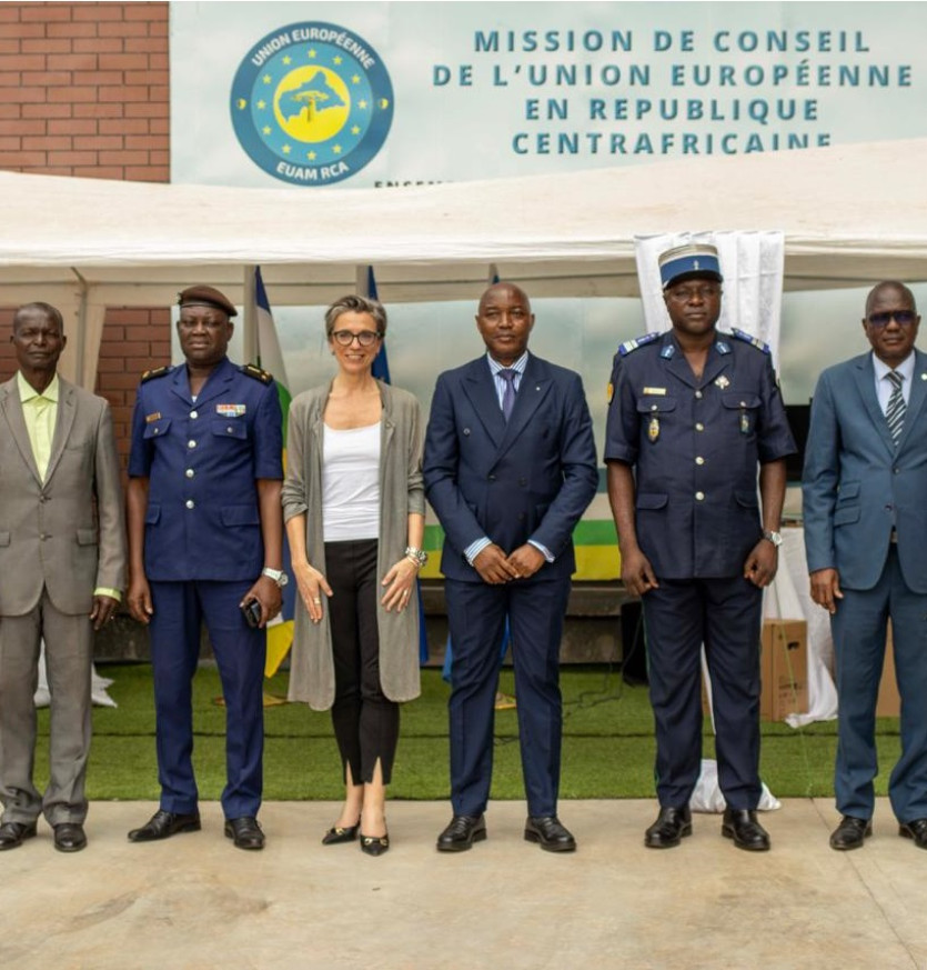 Remis 261 équipements informatiques