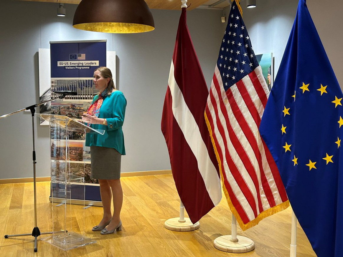 EEAS Managing Director Americas, Delphine Pronk welcoming the visitors in Brussels