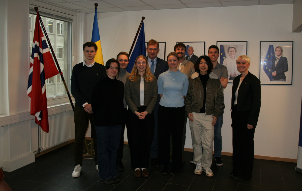 Gruppebilde Ambassadør Nicolas de la Grandville og Europeiske Studenter 2026