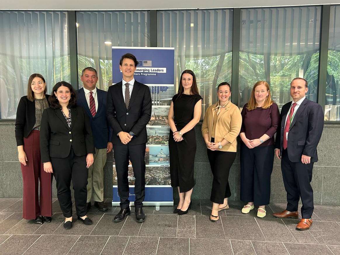 Family photo with Deputy Managing Director Americas, Pelayo Castro, EEAS - Brussels