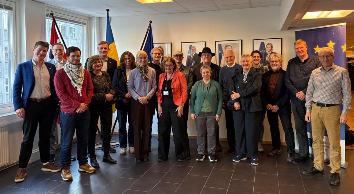 Gruppebilde med Ambassadør Nicolas de la Grandville og Europabevegelsen Oslo