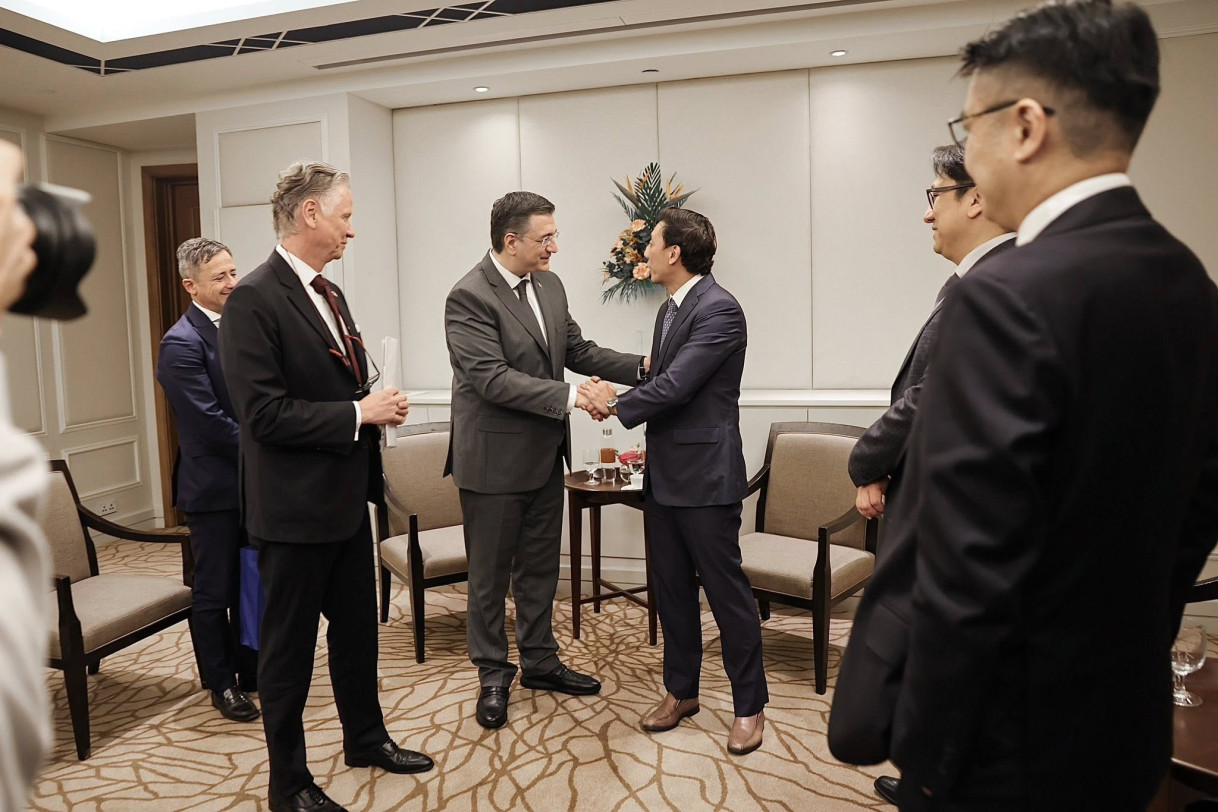 Ministerial Handshake 