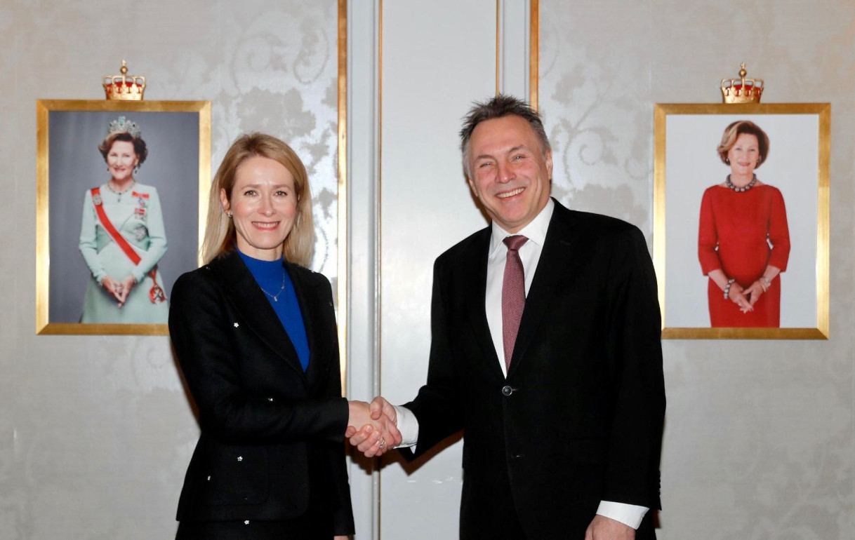 Kaja Kallas håndhilser med Tore O. Sandvik