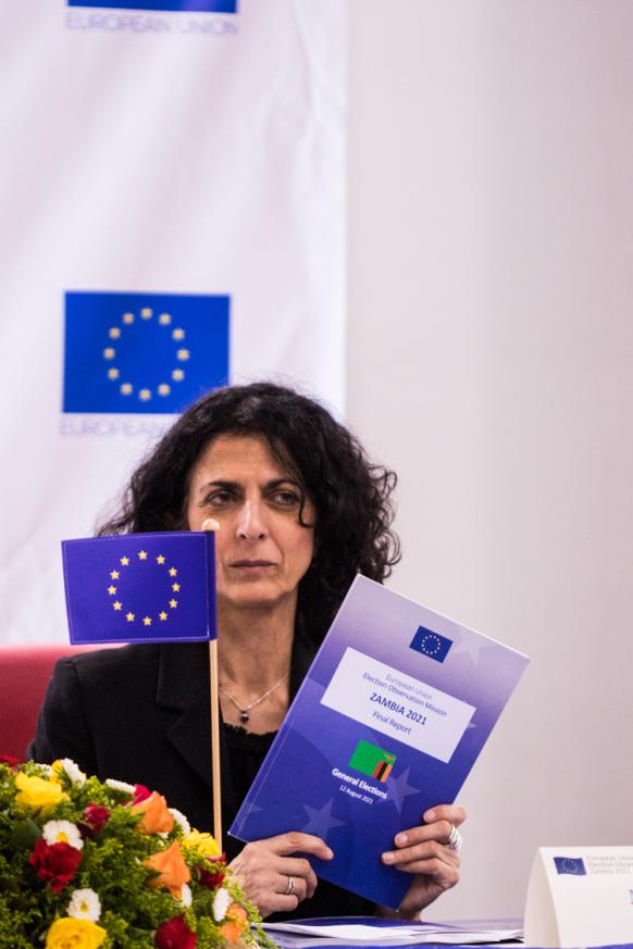 chief observer holding report 