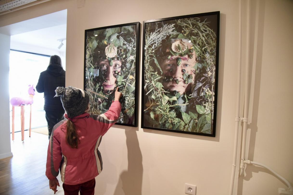 a little girl looking into art 