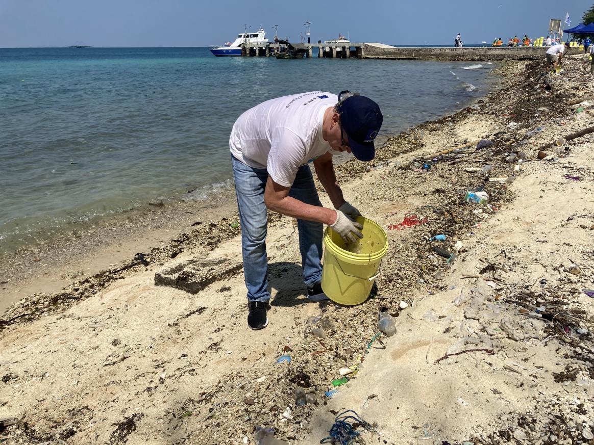 #EUBeachCleanup at Damar Island