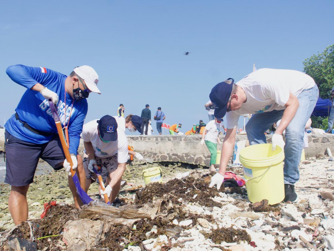 #EUBeachCleanup at Damar Island