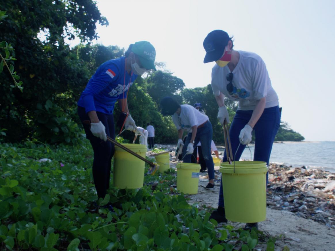 #EUBeachCleanup at Damar Island