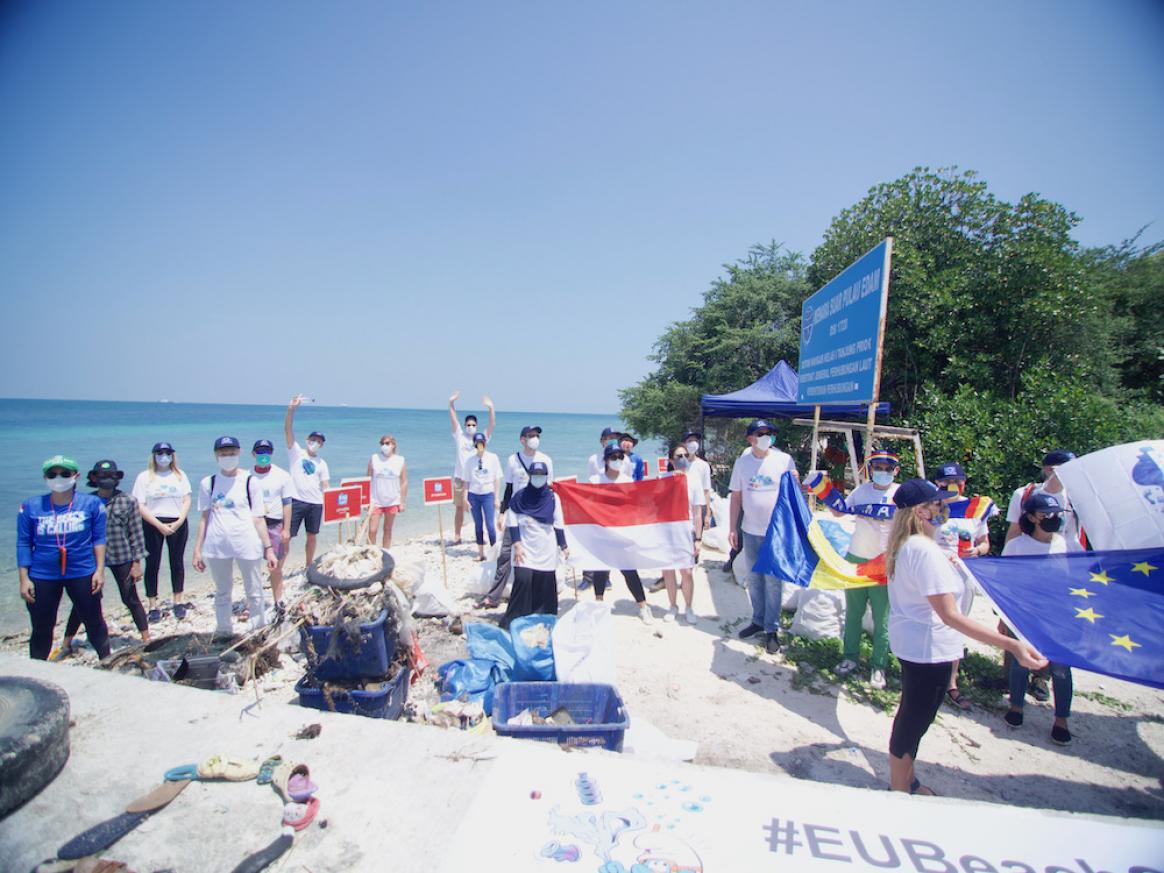 #EUBeachCleanup at Damar Island