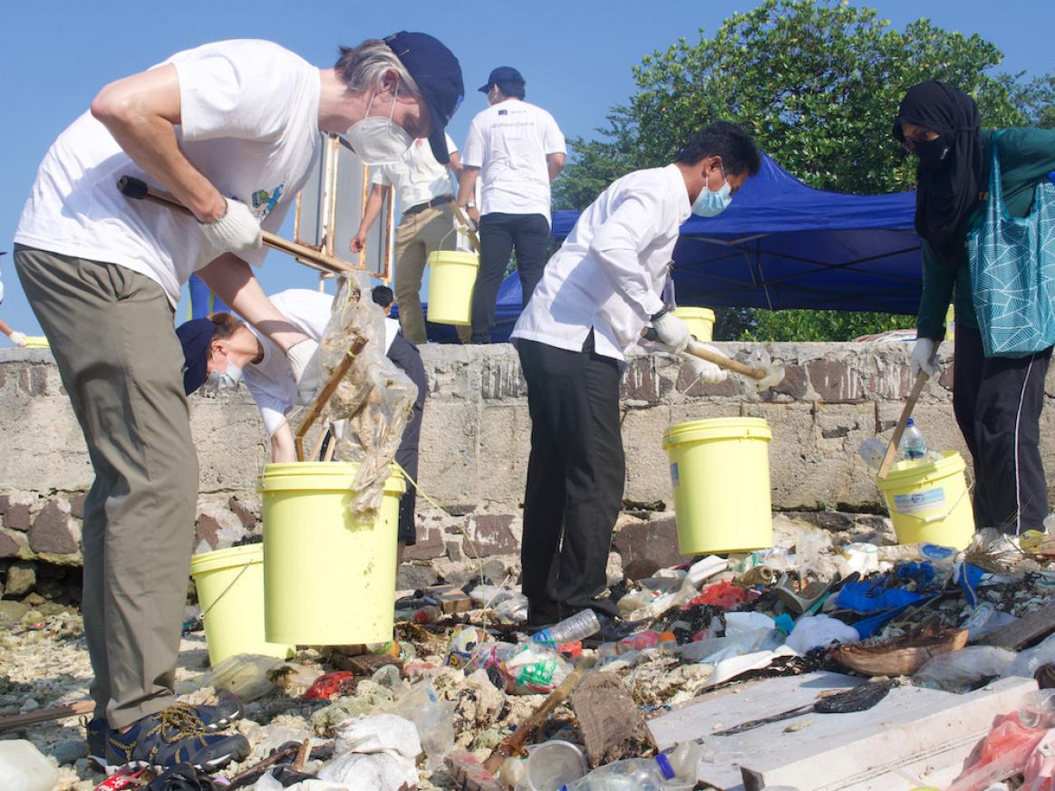 #EUBeachCleanup at Damar Island