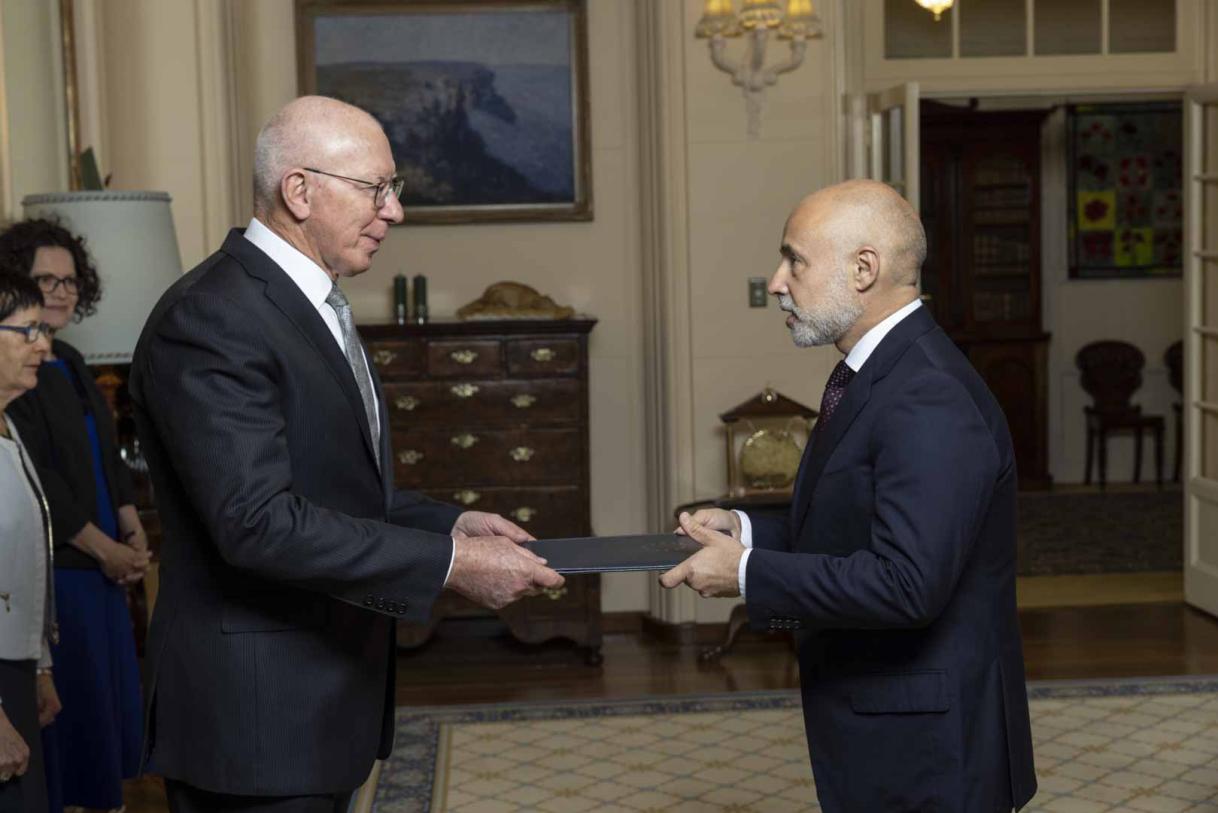 His Excellency Mr Gabriele Visentin presents his credentials to His Excellency General Hurley Governor General of Australia