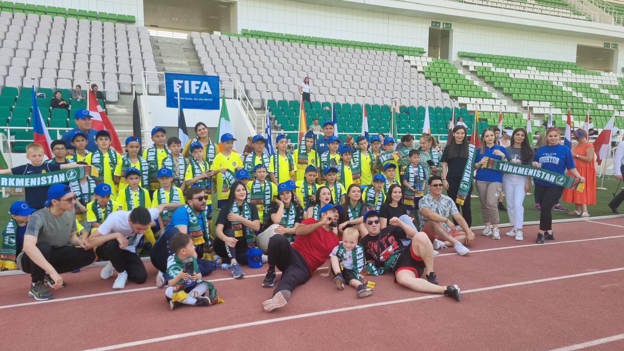 Group photo of participants of the marathon on the Day of Europe