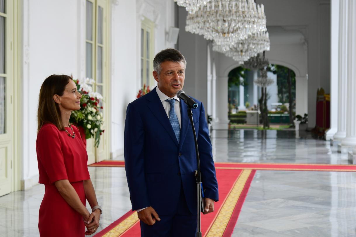 EU Ambassador Denis Caibi presents credentials to the President of Indonesia