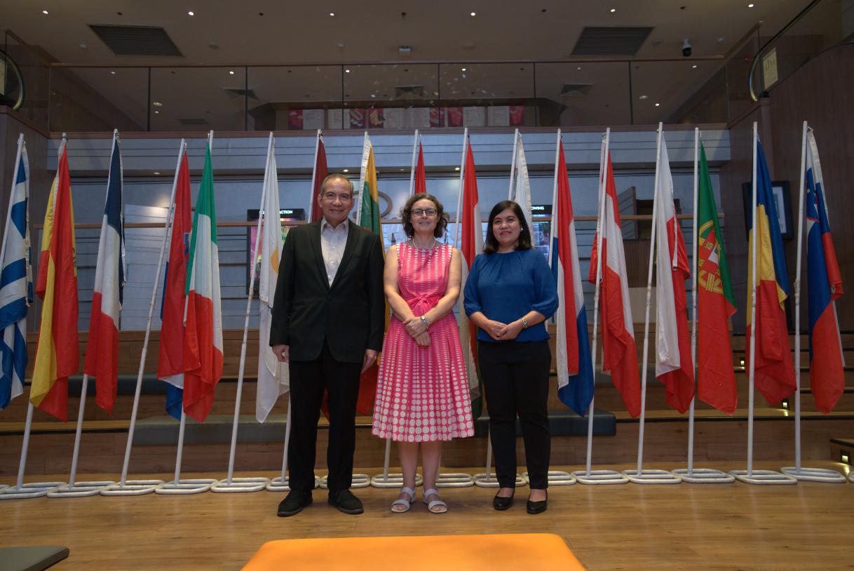 DR. Ana Isabel Sanchez Ruiz with Ms. Mabel A. Gutierrez of CHED and Mr. Johnny Rios of Shangri-La Plaza_0.jpg