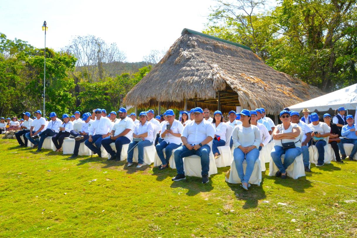 Participantes en el lanzamiento Transición Ecológica Petén