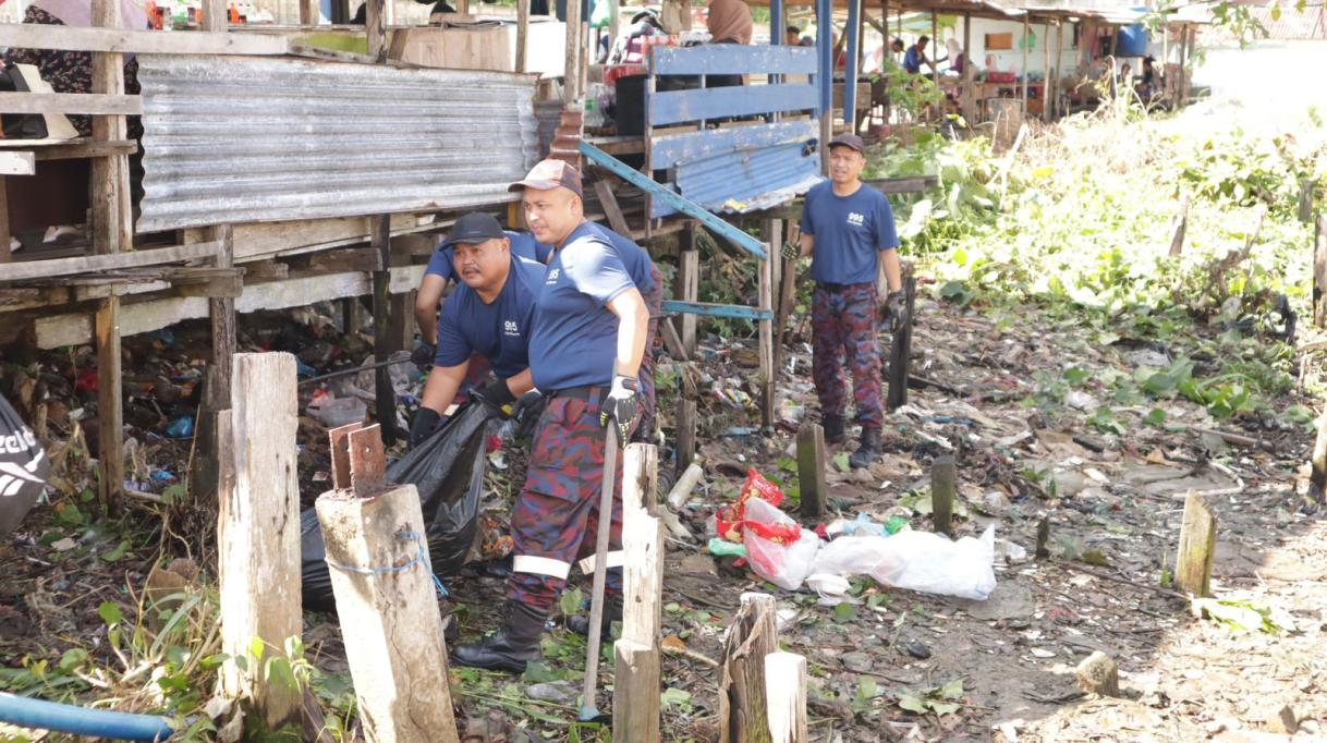 EU-ASEAN Green Diplomacy Week 2023 in Brunei: River Cleanup at RIPAHS Bridge