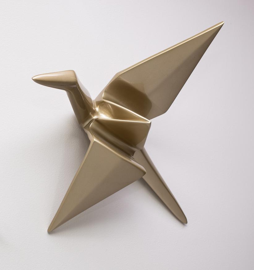 Obra: Grullas de Origami, Dorado - Autor: Rodolfo Guevara - Exposición Más allá del mural