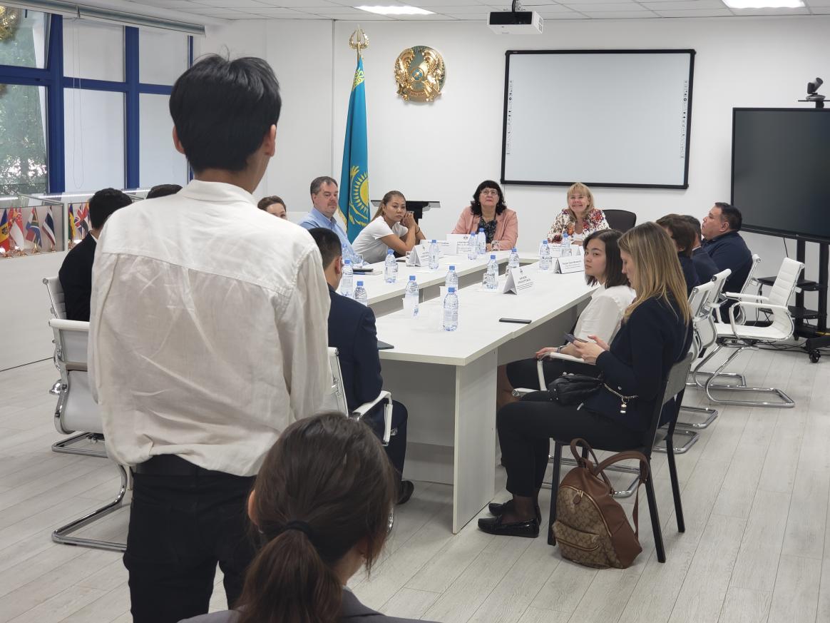 Aside from participating in the Economic Forum, during her visit to Almaty, EUSR Terhi Hakala met with and spoke with the students of the International Relations Faculty of the Al-Farabi National University of Kazakhstan about her work, experience, as well as answered questions from the students