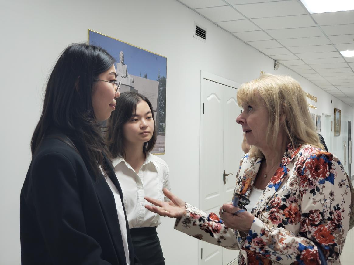 EUSR Terhi Hakala shared advice and wished luck to the students who had their final semester exams coming