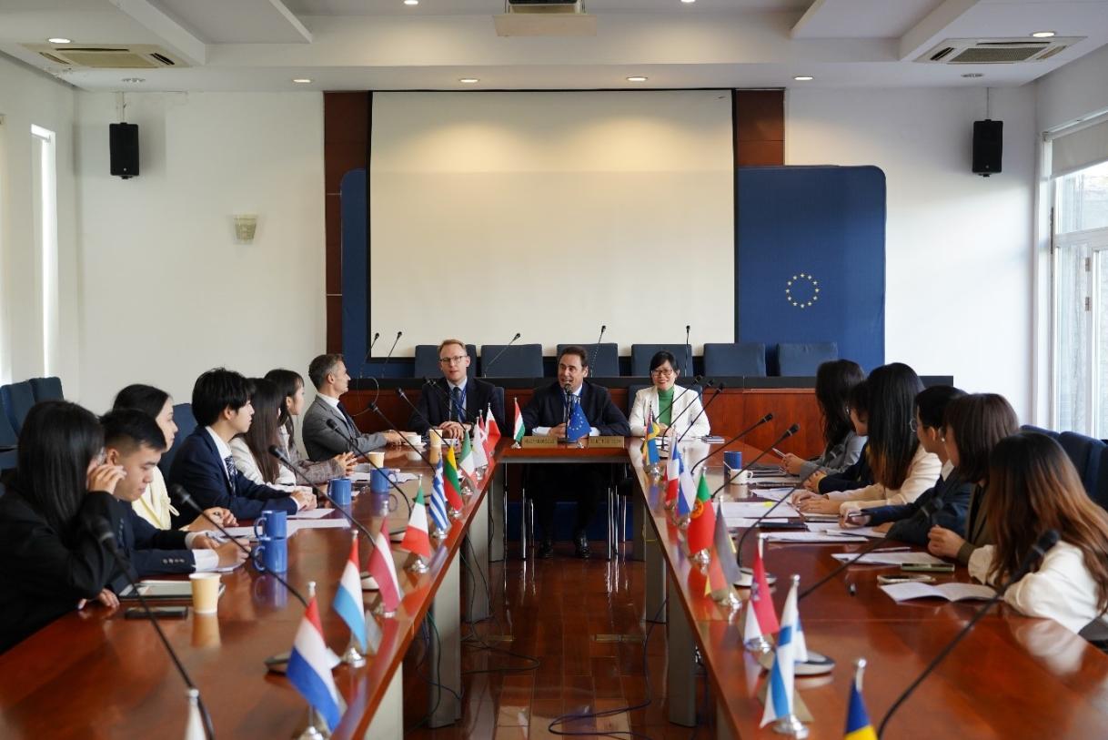 20241121_DELCHN_Tsinghua model EU-China Summit_02.jpg