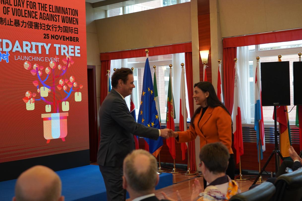 20241125_DELCHN_OrangeDaySolidarityTree (6_1).JPG