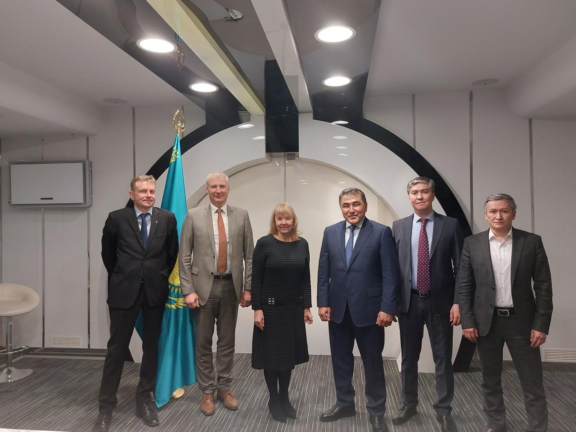 Family picture from the meeting with Minister Nyssanbayev.