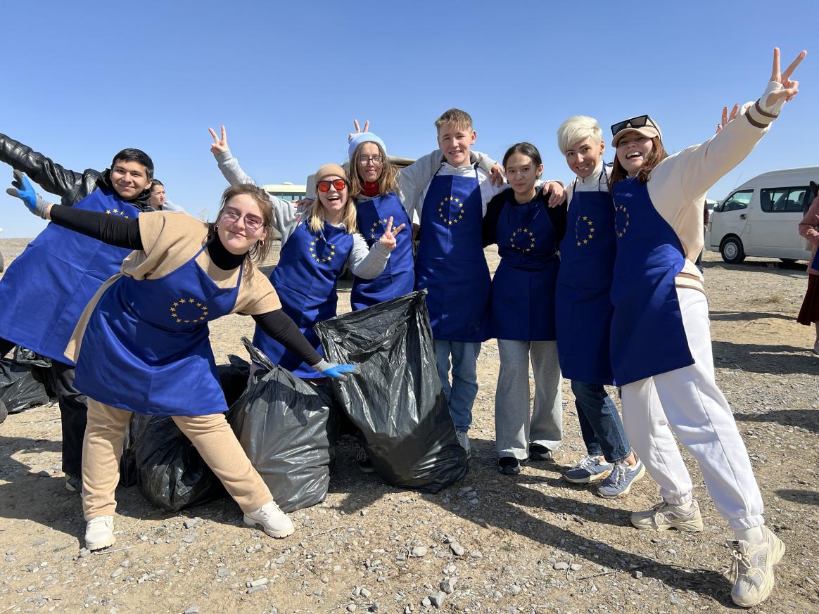 Volunteers team photo