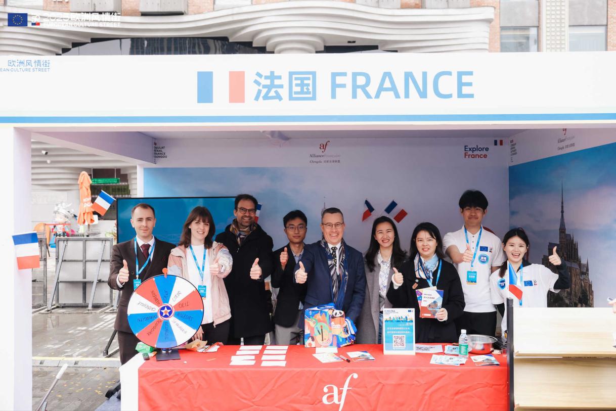 DELCHN_20250412_ECS CD_booths (17).JPG