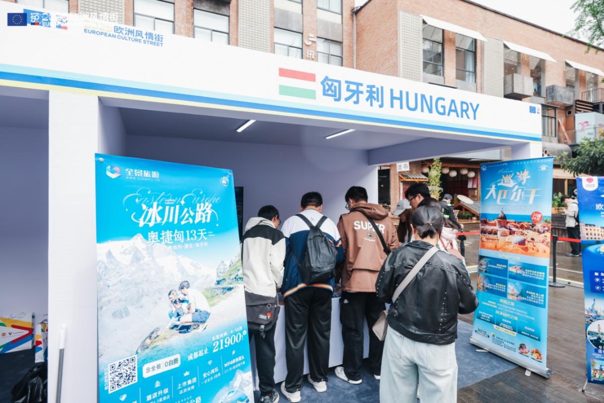 DELCHN_20250412_ECS CD_booths (25).JPG