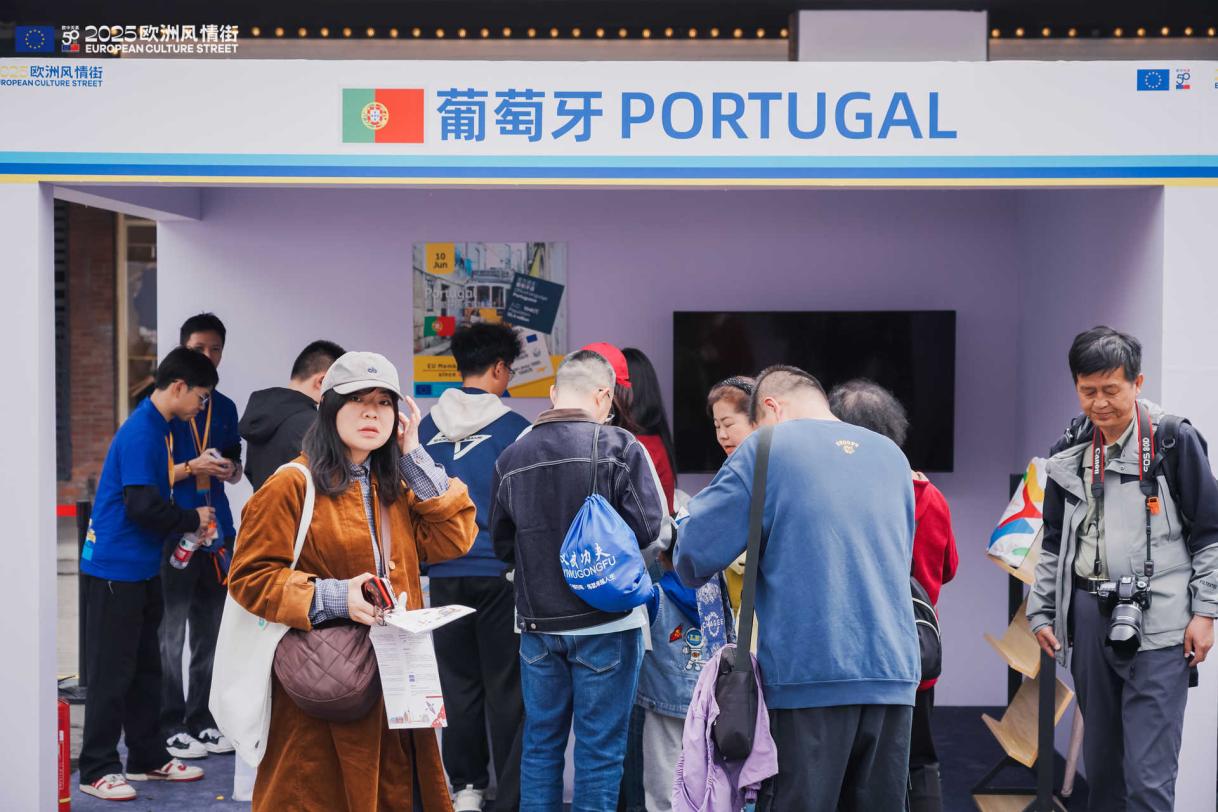 DELCHN_20250412_ECS CD_booths (34).JPG
