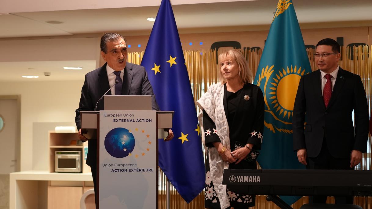 Ambassador gives a speech, close up with EUSR and another ambassador on the right