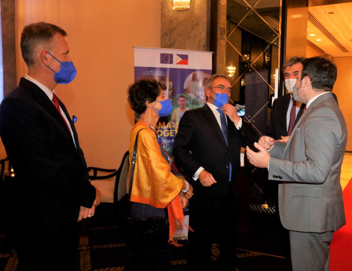 EU Amb. Veron and Mme. receive guests 