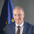 Portrait picture of Ambassador Kristian Schmidt