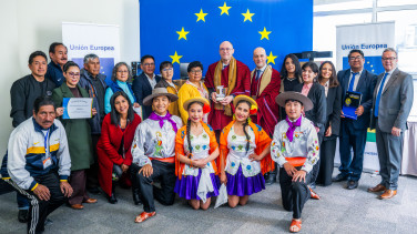 Evento de donación del material de la MOE UE Bolivia 2025 a seis organizaciones bolivianas.