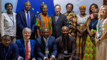 Ambassador Jankowski sandwitched by Rights Defenders 