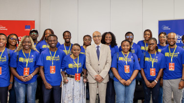 La cohorte 2 de "Debout Bilenge" avec le Chargé d'affaires a.i. de l'UE en RDC, Fabrice Basile