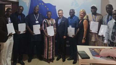 Chairpersons and Mayors pose their project document with Ambassador Jankowski