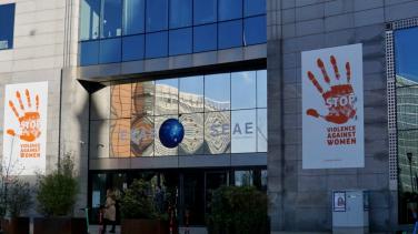 #OrangeTheWorld banners on EEAS facade