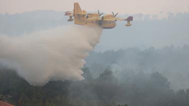 firefighting plane from the rescEU reserve delivering assistance - © EU ECHO 