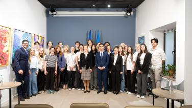 HRVP Kallas with Young European Ambassador at Europe Cafe