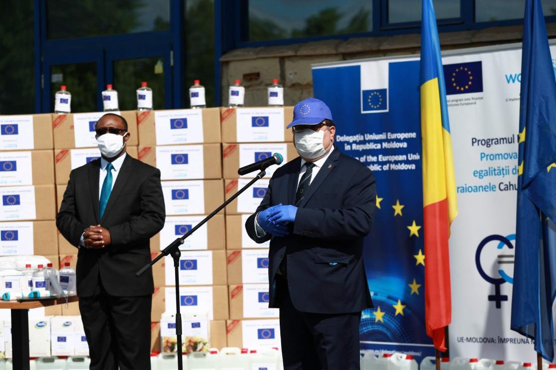 Man talking in a microphone